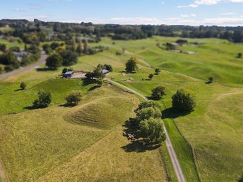 Lifestyle Living on Sought After Oturoa Road