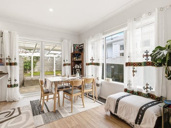 Versatile Living in a Blue Chip Lyall Bay Location