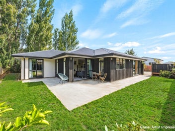 Immaculate. Modern. Unique. Completely Turnkey.