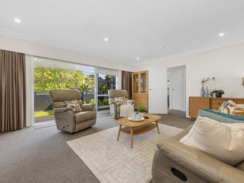 Parkside Serenity - Fully Renovated Brick and Tile