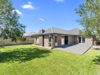 Modern Family Living in Desirable Yaldhurst