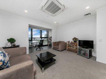 Sensational Luna one bed plus flexi room!