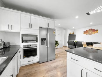 Dual Master Luxury-Modern 4-Bed Massey Home