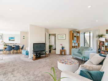 Sun, Style & Easy Living | BEO $1,325,000