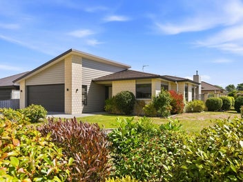 Space, Sun, and Smart executive-style living