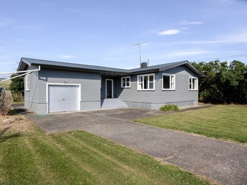 Charming country cottage on 5000sqm section