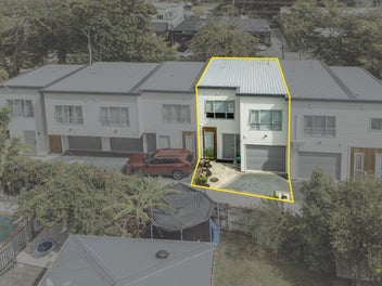 Immaculate 3 Bed 2 Bath & Garage