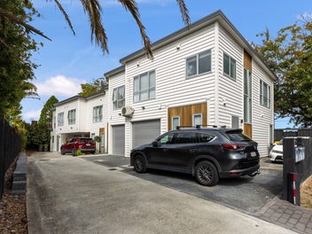 Immaculate 3 Bed 2 Bath & Garage