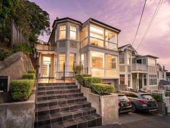 SUPREMELY MODERNISED MT VIC VILLA