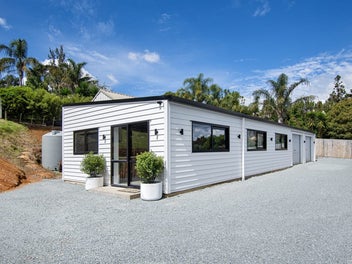 Little House, BIG Shed!