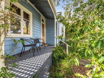 Inner City Cottage with Garden Hideaway