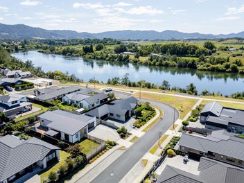 Modern Comfort In A Peaceful Riverside Location