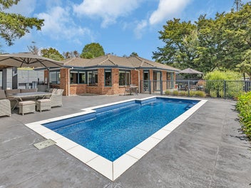 Easy Living & Perfectly Positioned