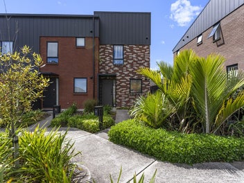 No Plan B - Selling Under the Hammer