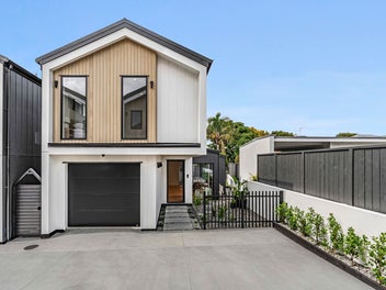 Freehold Sun-Filled Living