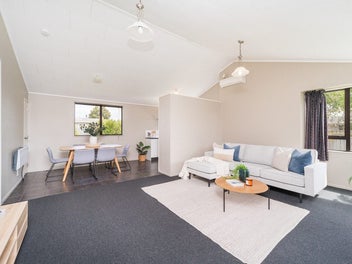 Light-Filled Living + 924m² Section