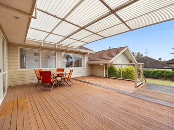 One Level Brick & Timber - With A Serious Upside