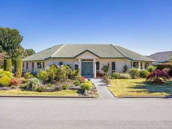 Sun-filled living in the sought-after Oaks