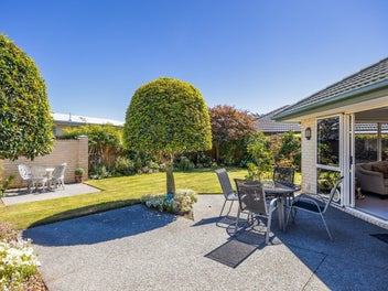 Modern living in The Oaks