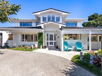 Beachfront Position. Exceptional Buying.