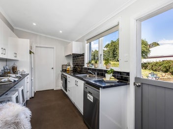 Charming Character Cottage in Prime Location