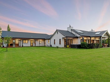 Stunning Space with Self-Contained Flat!