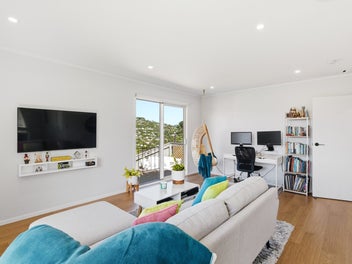 "Charming Renovated Home in popular Crofton Downs"