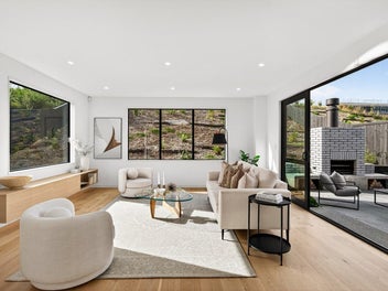 A Coastal Retreat Designed for Entertaining