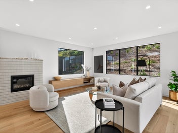 A Coastal Retreat Designed for Entertaining