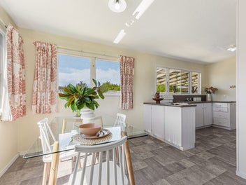 Estate Sale, Private, Stroll to Town