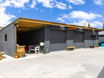 Sheds, land and room for all, vendors downsizing