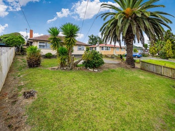 Home & Income Goldmine in Clover Park