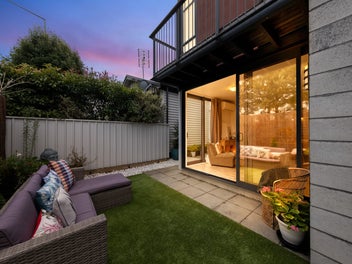 Sunny City Centre Living