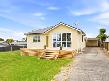 Comfort and convenience in a great neighbourhood!