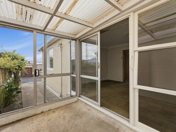 Sunny brick starter - First home or investment