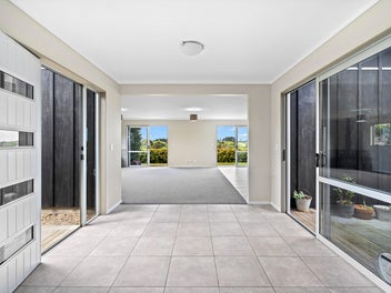 Panoramic Parua Bay lifestyle block