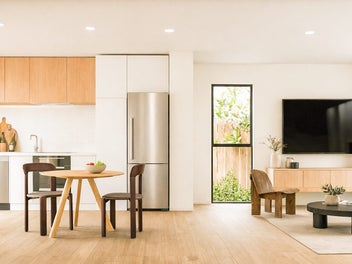 Welcome to "ISOLA" in Island Bay!