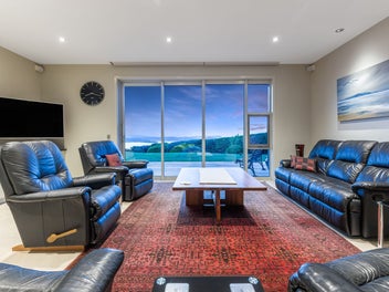 COASTAL VIEWS, RURAL ELEGANCE - 2 Hectares