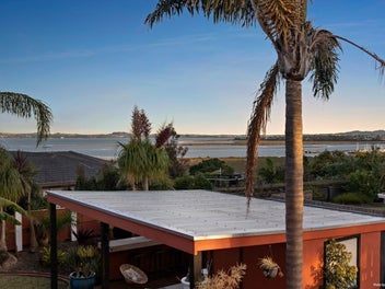 THE TERRACOTTA HOUSE ON WISELEY