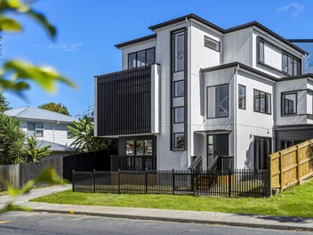 Modern Living on a Grand Scale!