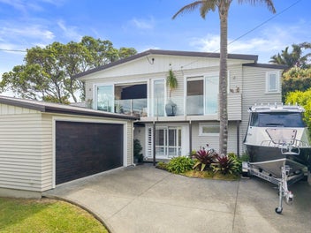 Perfect family coastal lifestyle