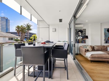 Sun, surf and style. Lock-up and travel.