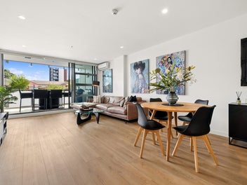 Sun, surf and style. Lock-up and travel.