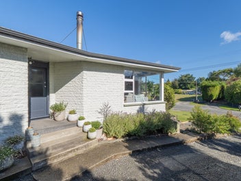 Delay is your loss - renovated, inspect now