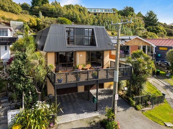 Substantial Family Home in Prime Ocean View