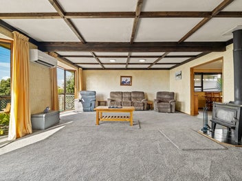 Substantial Family Home in Prime Ocean View