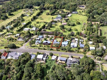 Coastal Gem in Whanarua Bay