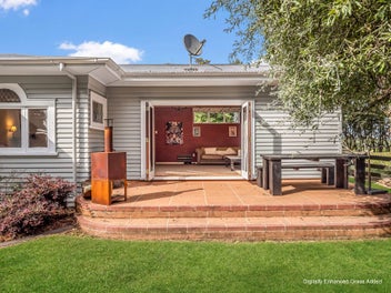 Ohaupo Settle Into Elevated Country Living