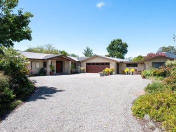 Style, Space and Income