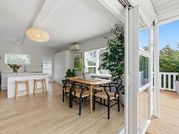 Central Devonport Garden Delight!